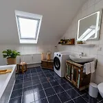 Schlossberg-domizil Mit Weitblick - Arbeitsplatz, Balkon, Netflix, Badewanne & Yogamatte *