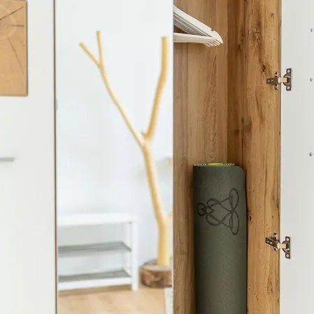 Schlossberg-domizil Mit Weitblick - Arbeitsplatz, Balkon, Netflix, Badewanne & Yogamatte Appartement *