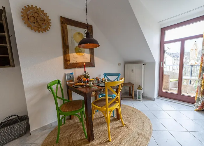 Schlossberg-domizil Mit Weitblick - Arbeitsplatz, Balkon, Netflix, Badewanne & Yogamatte Apartment *