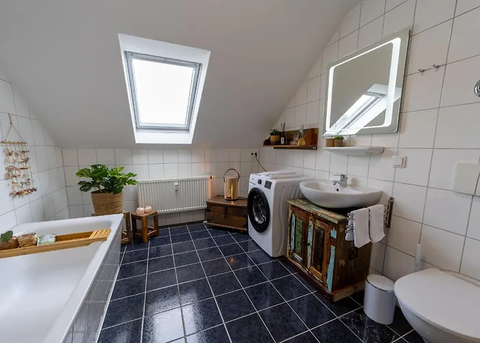 Schlossberg-domizil Mit Weitblick - Arbeitsplatz, Balkon, Netflix, Badewanne & Yogamatte *